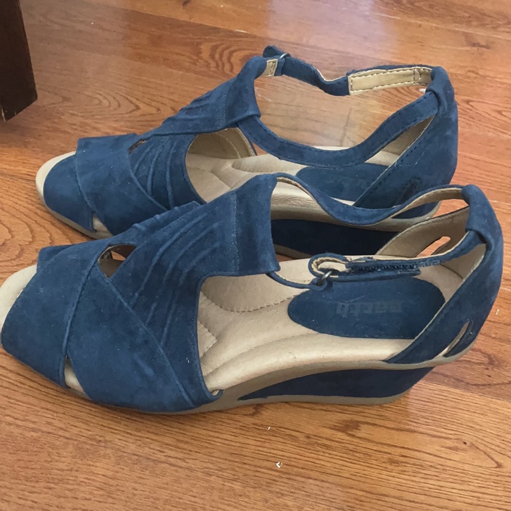 Earth blue suede wedges